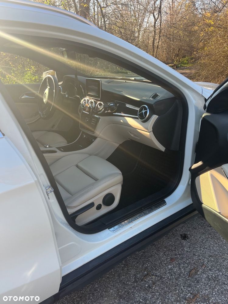 Mercedes-Benz GLA - 9