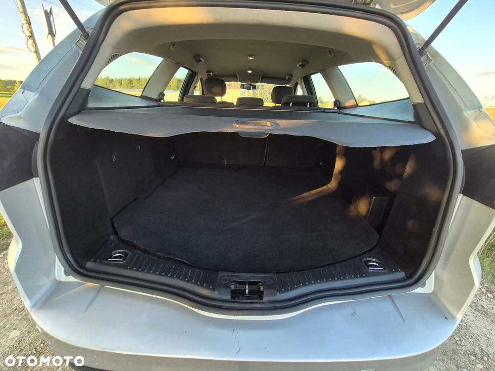 Ford Mondeo 1.8 TDCi Ambiente - 30