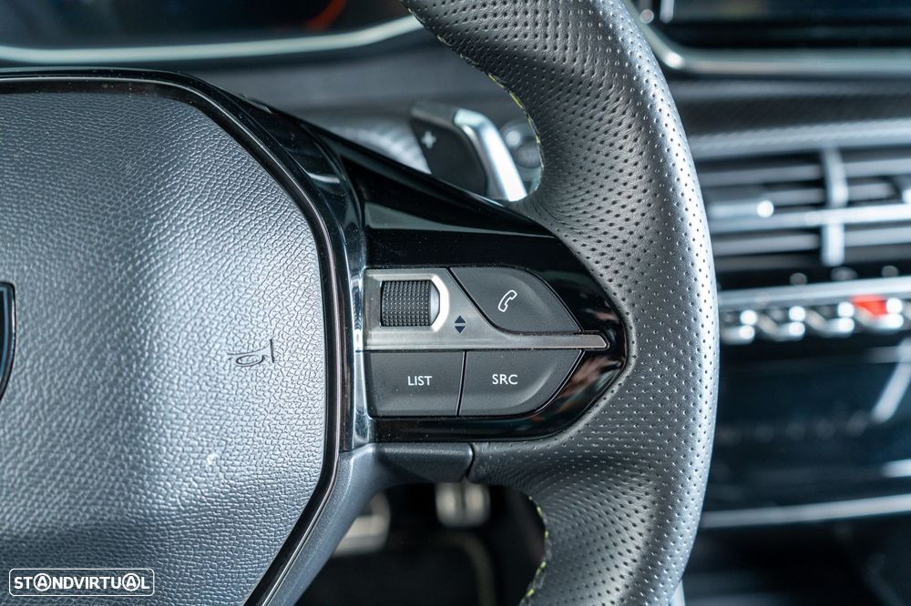 Peugeot 208 1.2 Hybrid GT e-DCS6 - 32