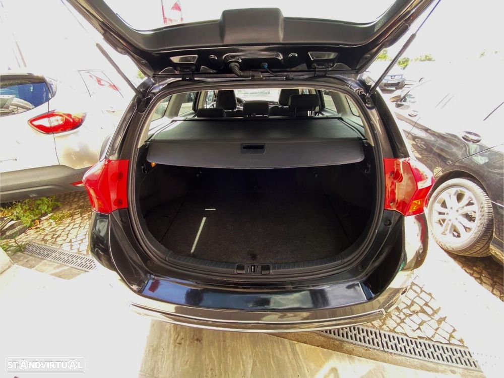 Toyota Auris Touring Sports 1.4 D-4D Com+P.Sport - 19