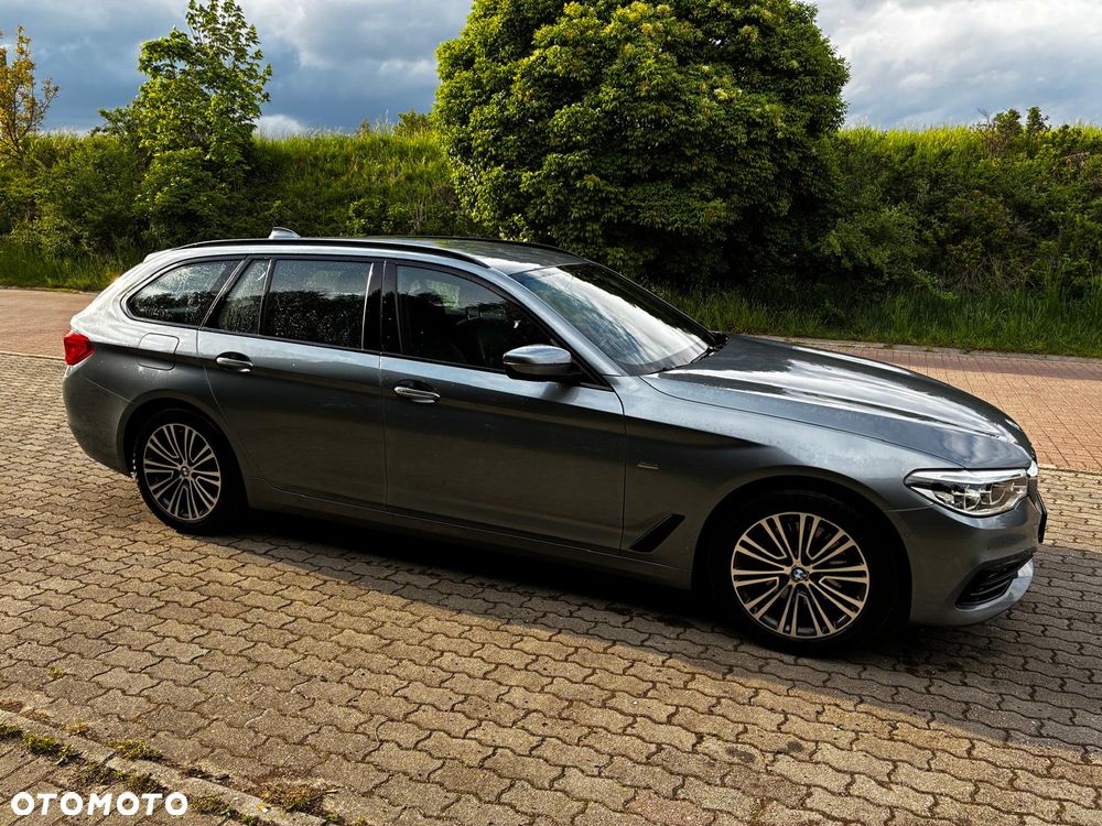 BMW Seria 5 520d Sport Line - 4