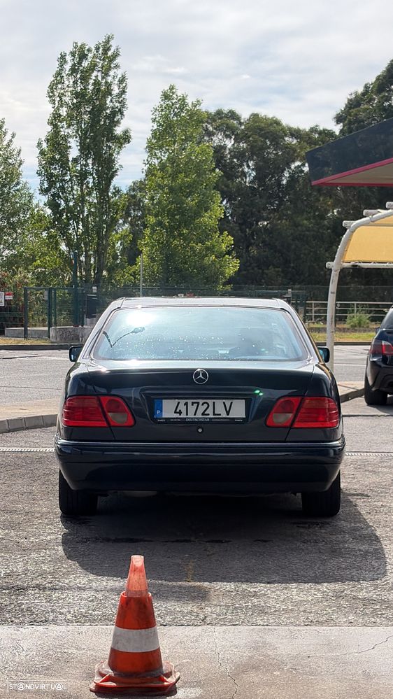 Mercedes-Benz E 200 - 5
