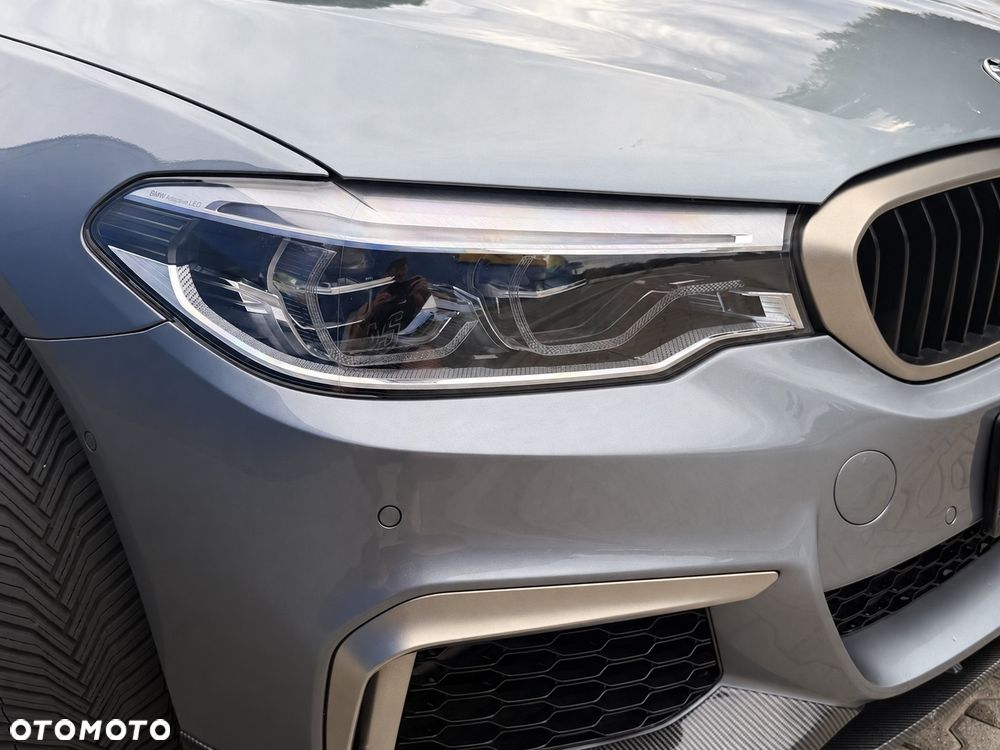 BMW Seria 5 M550i xDrive - 37