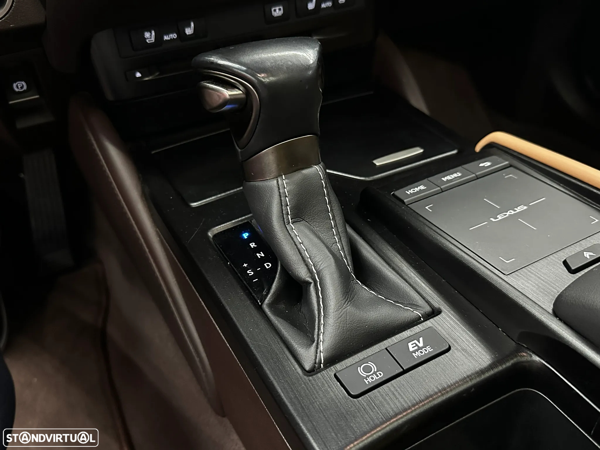 Lexus ES 300h Executive+ - 30