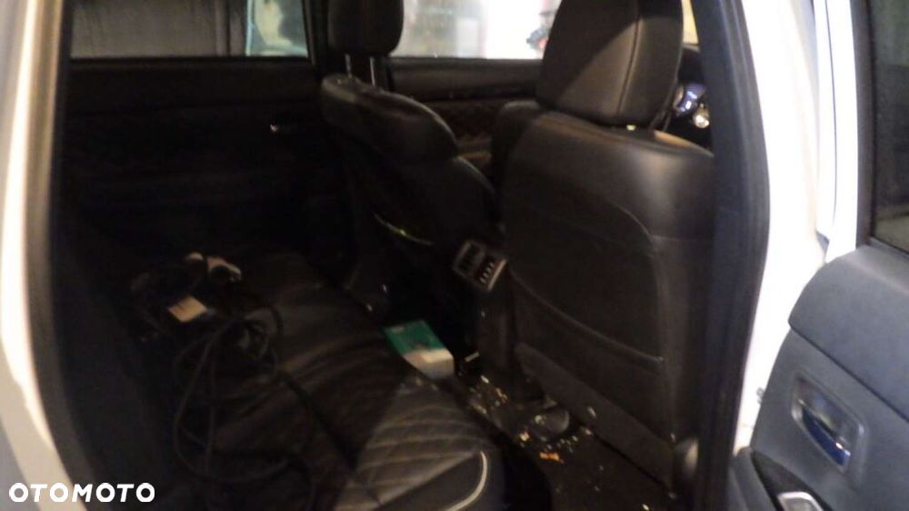 Mitsubishi Outlander Intense + - 12