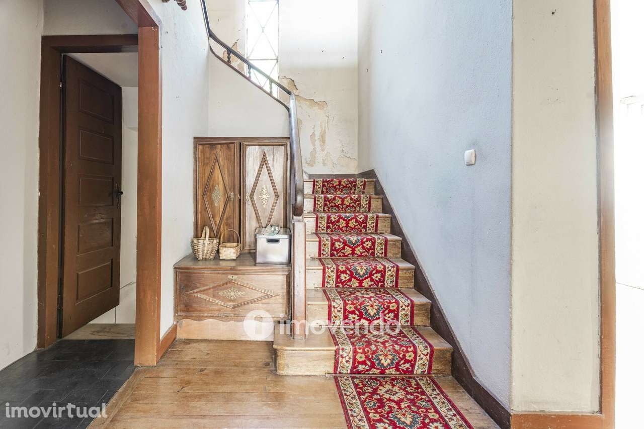 Moradia T4 para renovação, com terreno de 8000m², em Felgueiras - Grande imagem: 3/38