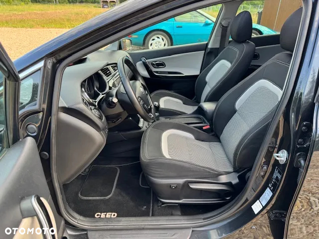 Kia Ceed 1.6 CRDi 128 ISG SW Platinum Edition - 25