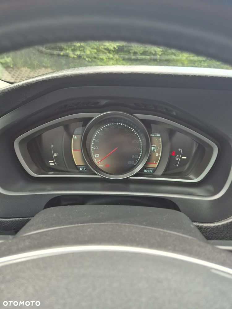 Volvo V40 Cross Country - 10
