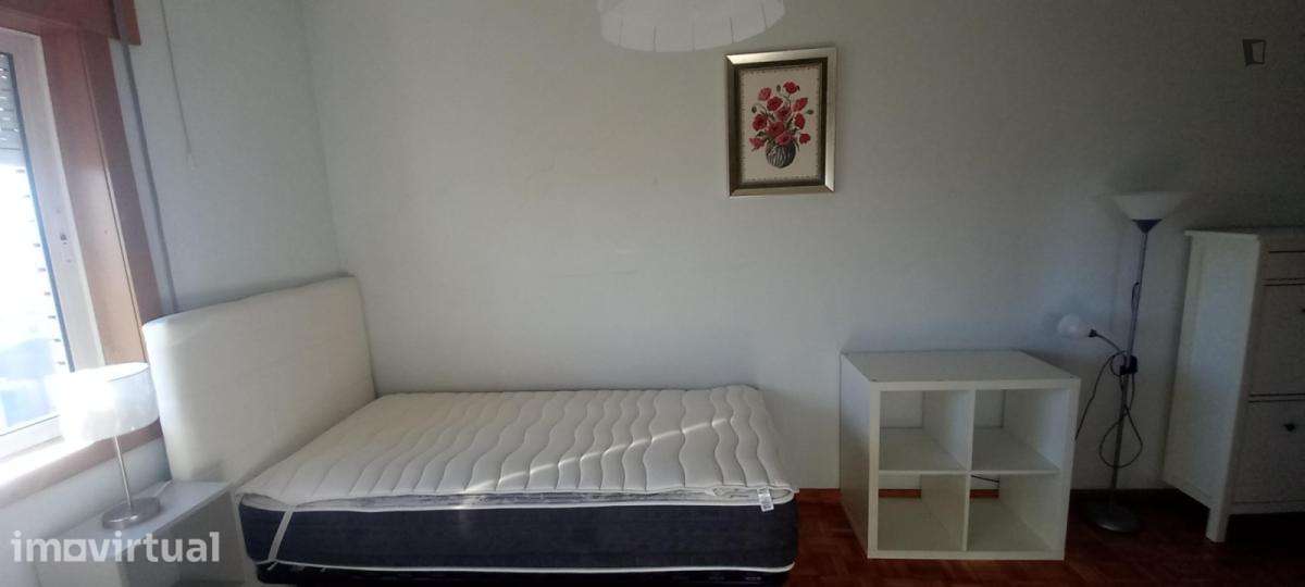 Quarto - localizado em Senhora da Hora Porto - Grande imagem: 2/14