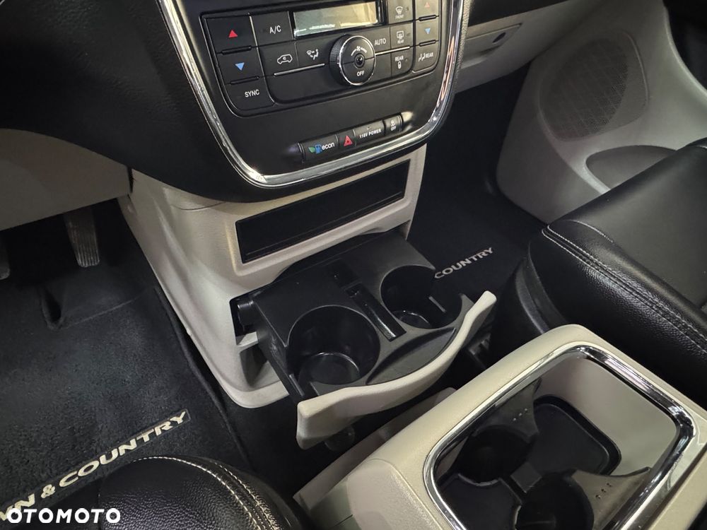 Chrysler Town & Country 3.6 Limited - 19