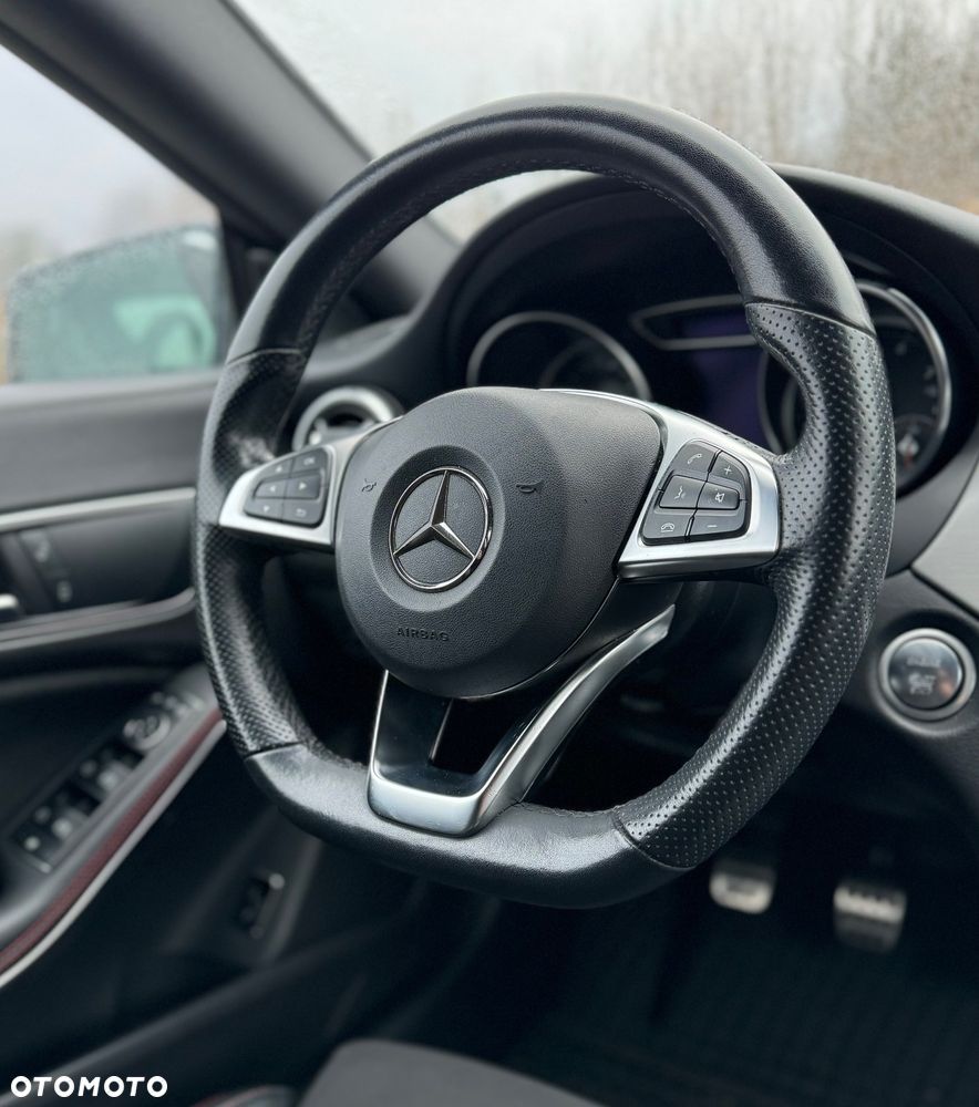 Mercedes-Benz CLA 180 AMG Line - 26