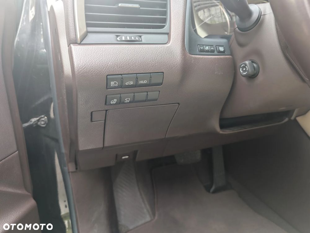 Lexus RX - 8