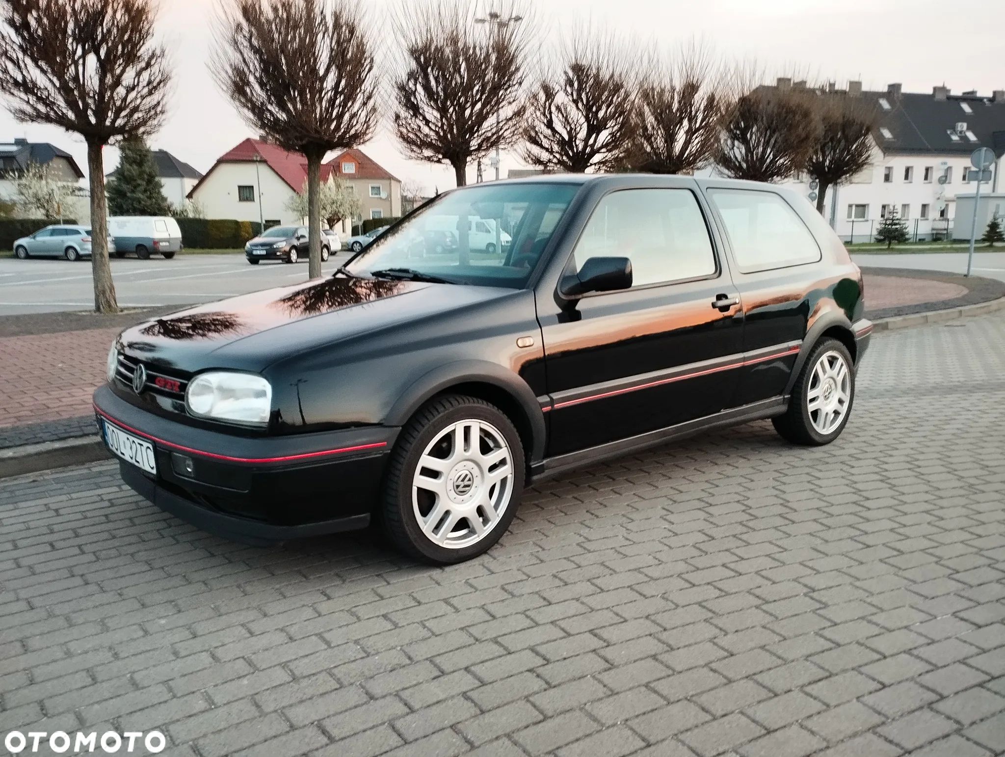 Volkswagen Golf - 1
