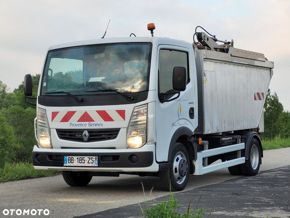 Renault Maxity Cabstar - 1