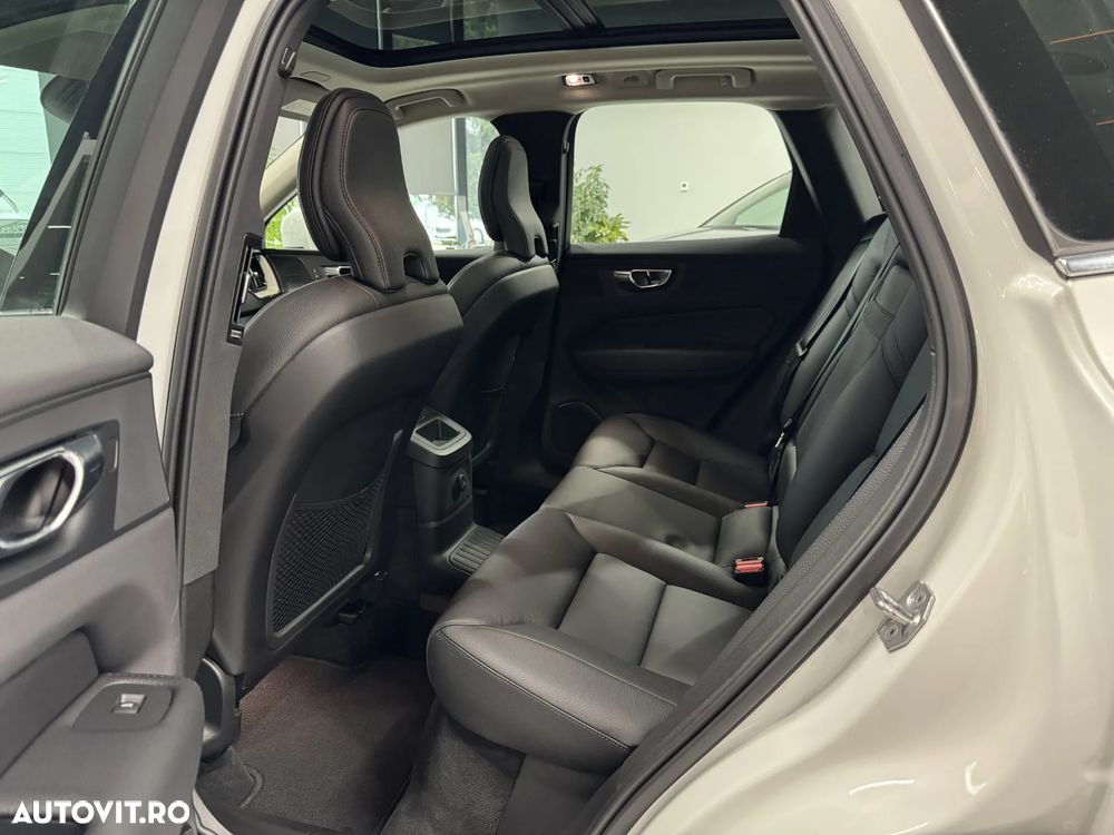 Volvo XC 60 T6 AWD Recharge Geartronic Inscription - 8