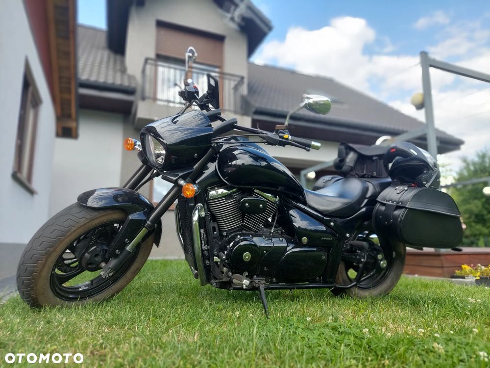 Suzuki Intruder - 2