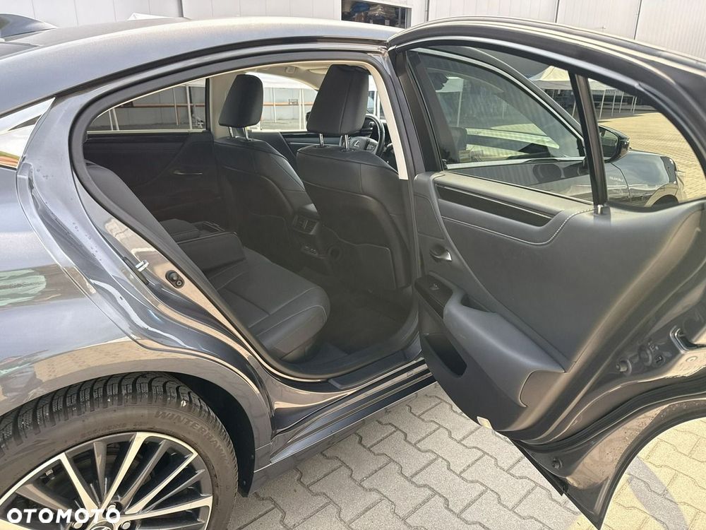 Lexus ES 300h Business Edition - 17