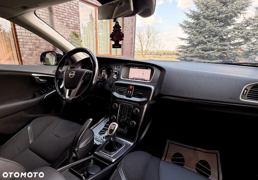 Volvo V40 D2 R Design - 27