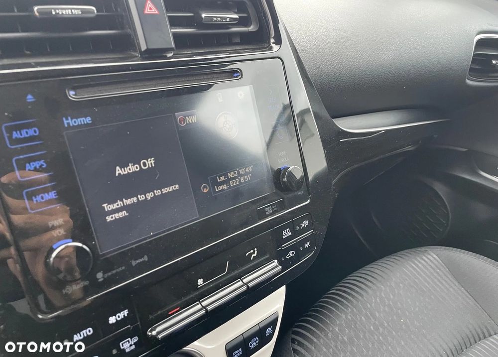 Toyota Prius ver-1-8-hybrid-executive - 19