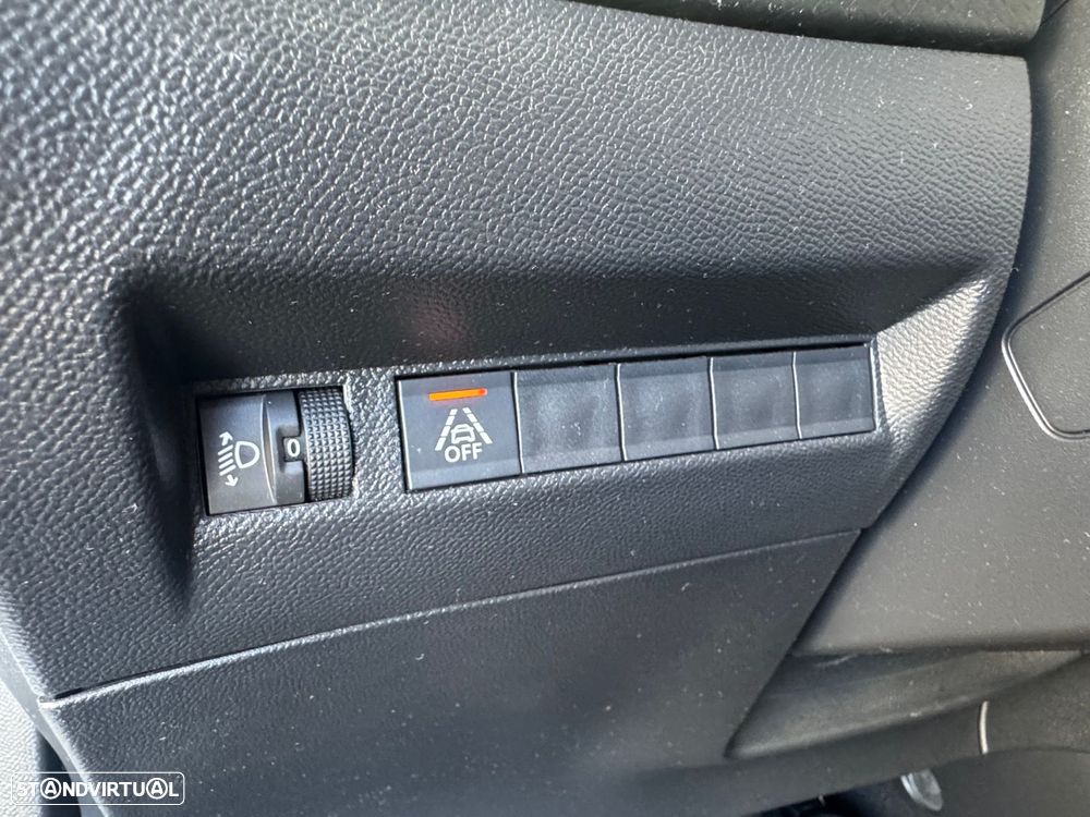 Peugeot 2008 1.5 BlueHDi Allure Pack - 21