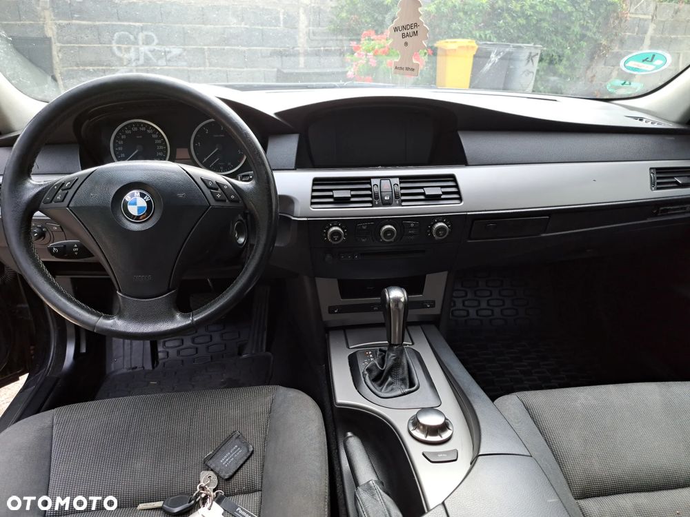 BMW Seria 5 525d Touring - 6
