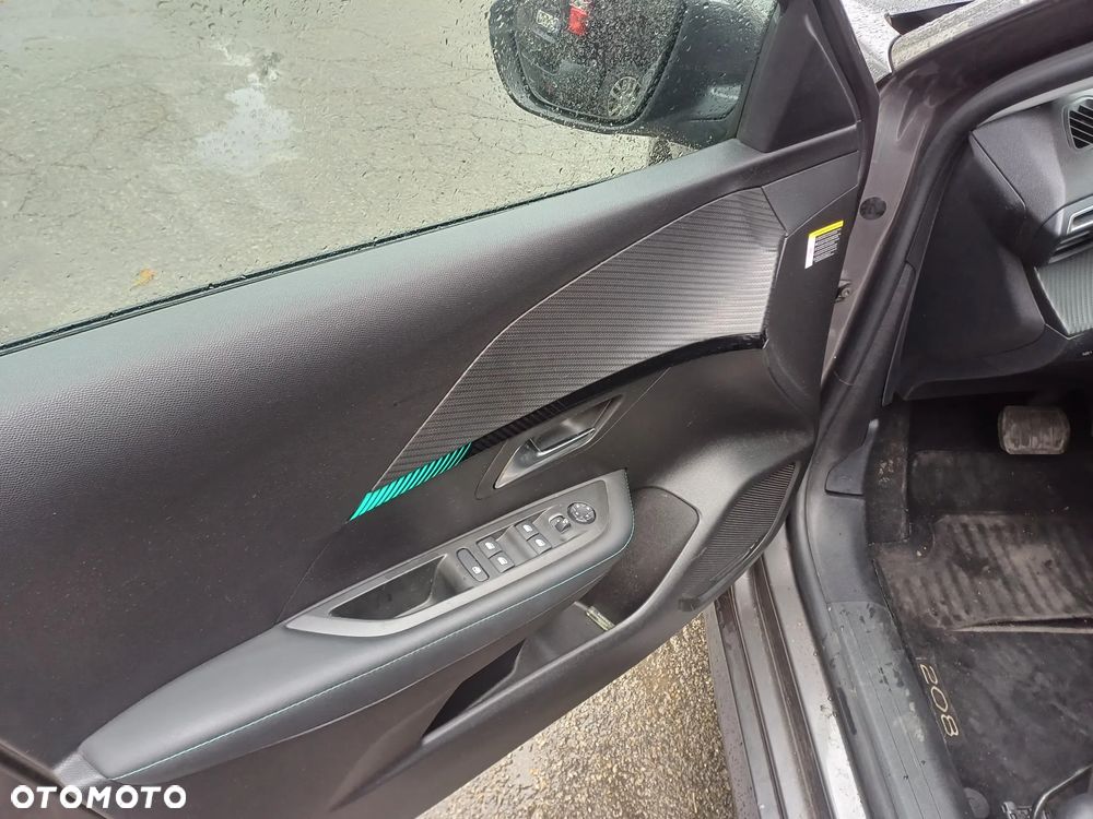 Peugeot 208 PureTech 100 EAT8 Allure - 17