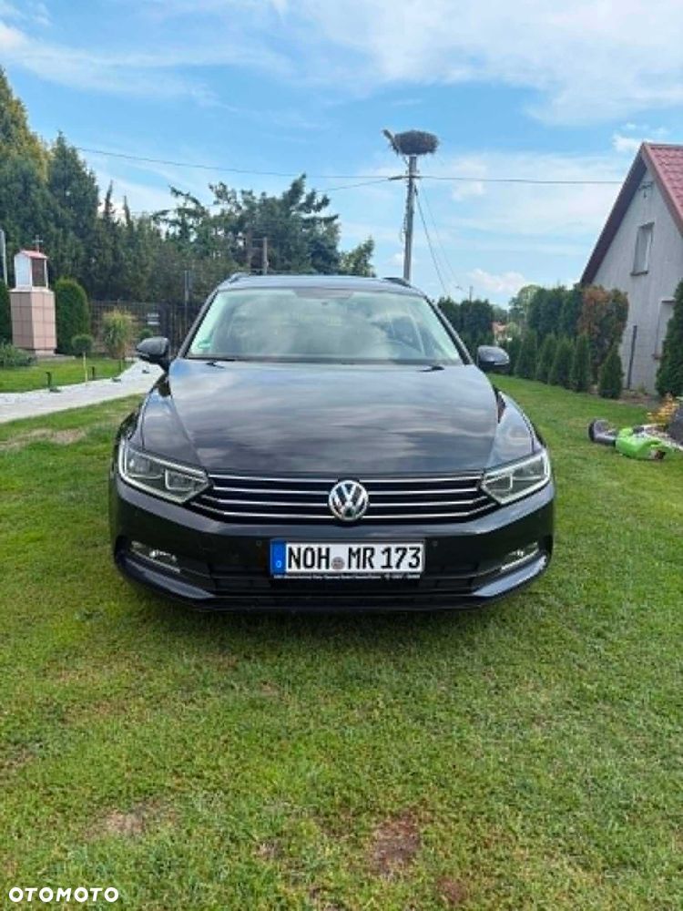Volkswagen Passat - 1