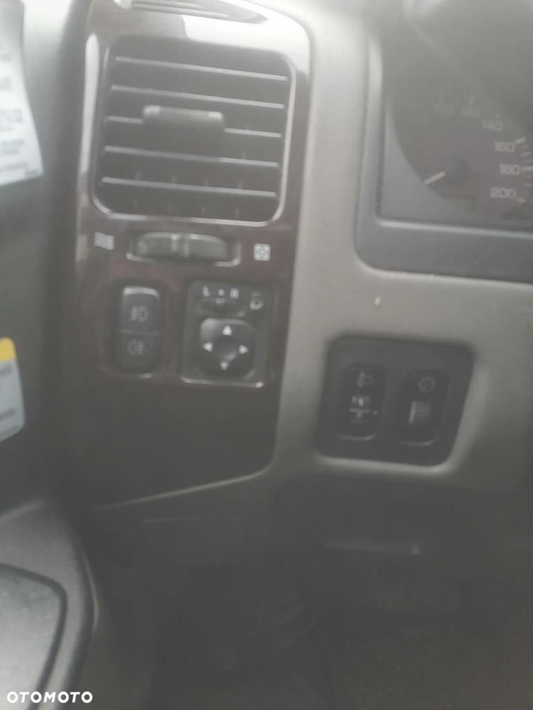 Mitsubishi Pajero - 11