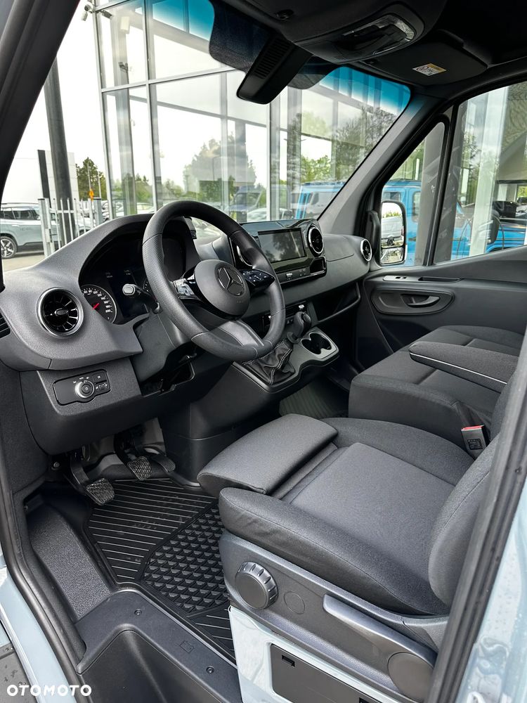Mercedes-Benz Sprinter - 13