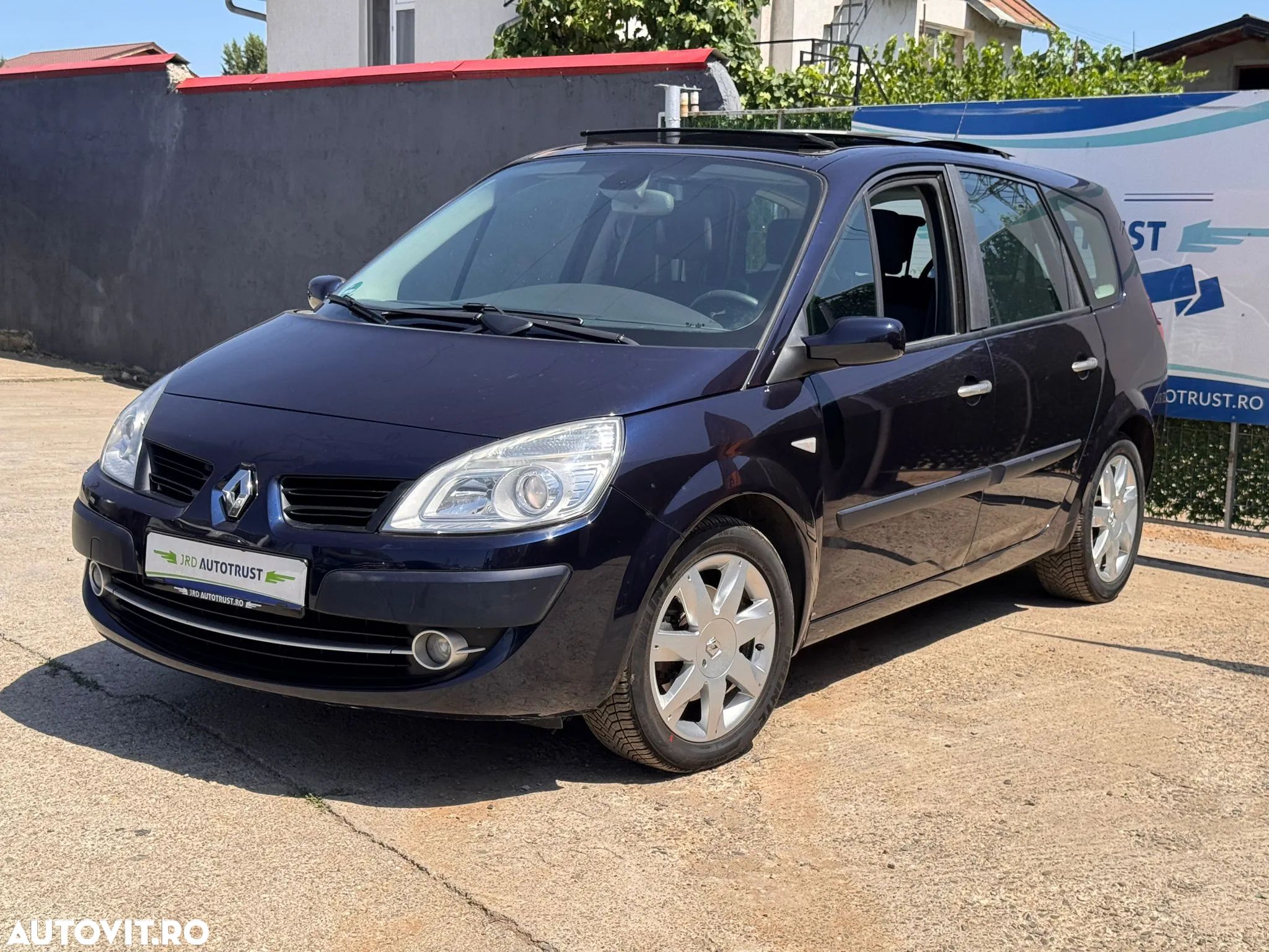 Renault Grand Scenic - 1