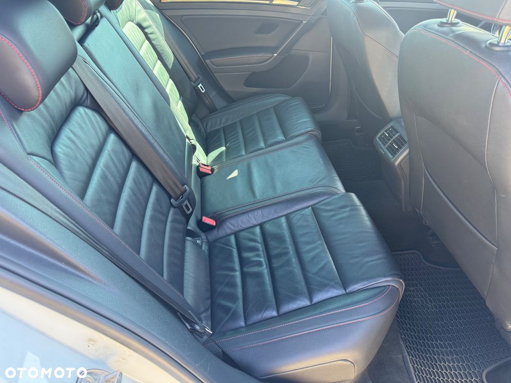 Volkswagen Golf - 14