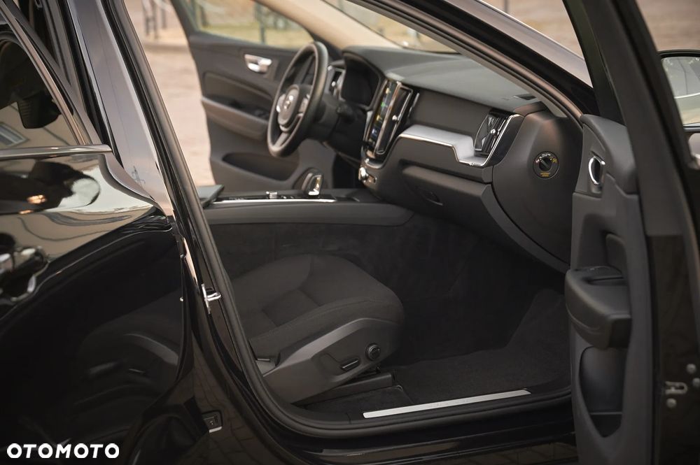 Volvo XC 60 D4 Momentum Pro - 21