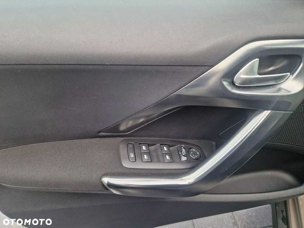Peugeot 2008 PureTech 110 GPF Stop&Start EAT6 Allure - 13