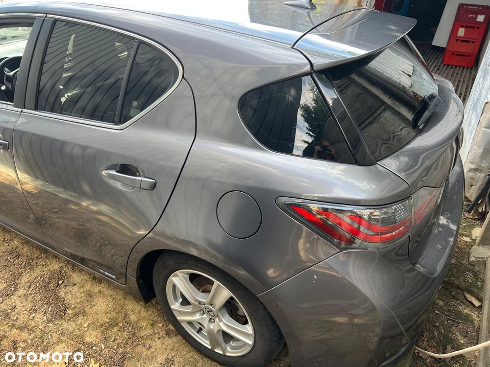 Lexus CT - 7