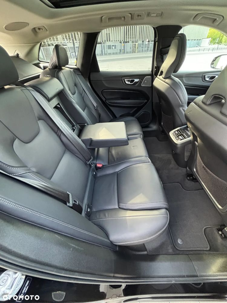 Volvo XC 60 B5 B AWD Ultimate Black Edition - 25