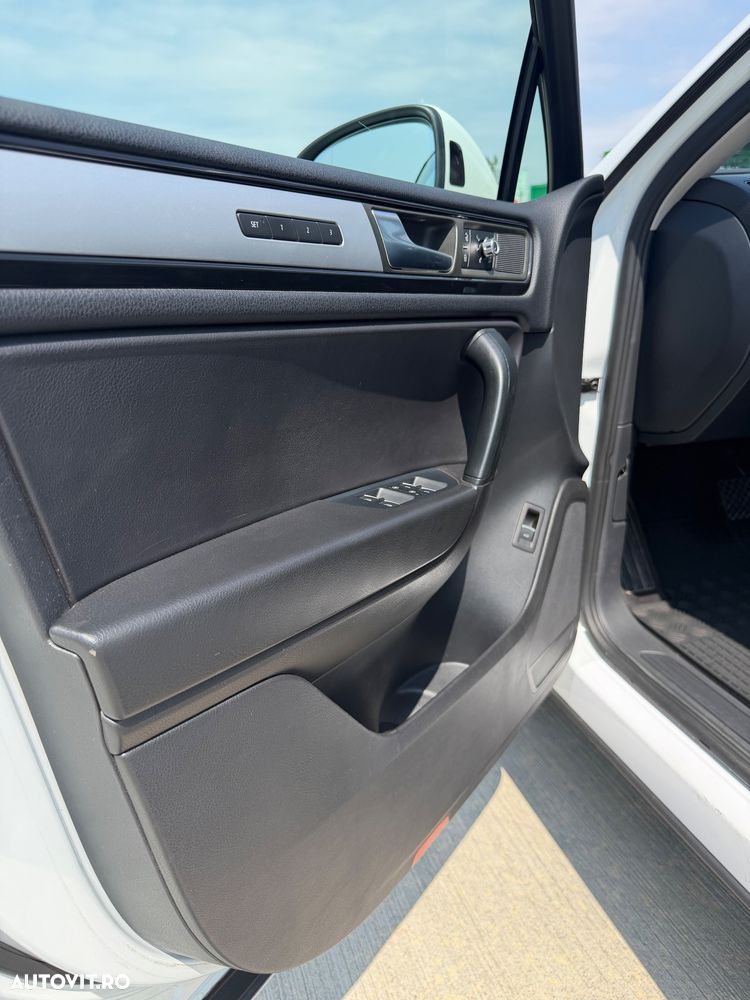 Volkswagen Touareg 3.0 V6 TDI BMT - 25