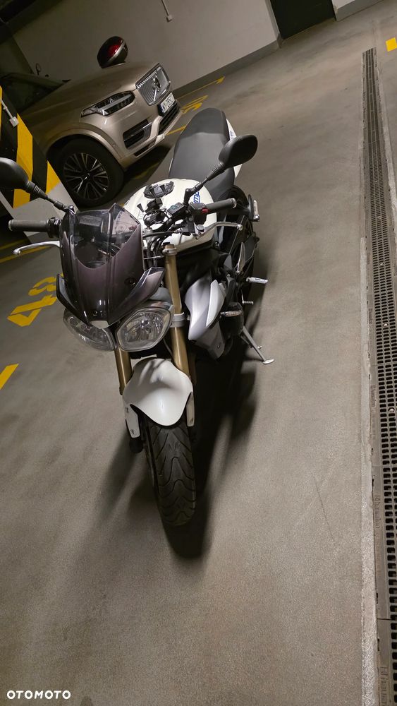 Triumph Street Triple - 4
