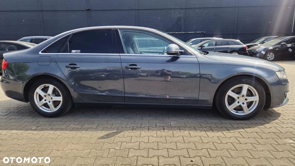 Audi A4 Limousine - 8