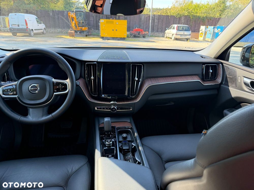 Volvo XC 60 B5 B AWD Plus Dark - 9