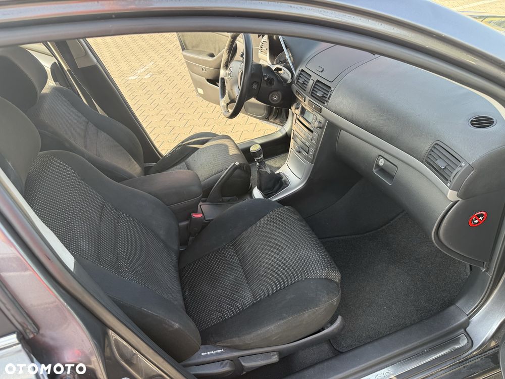 Toyota Avensis - 5