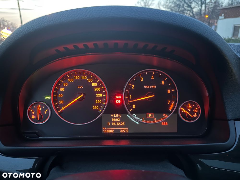 BMW Seria 5 528i Sport-Aut - 24