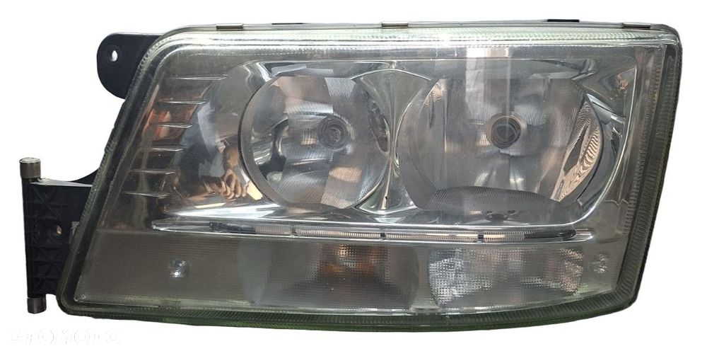 LAMPA  REFLEKTOR  LED PRZÓD  PRAWA  MAN TGX TGS - 1
