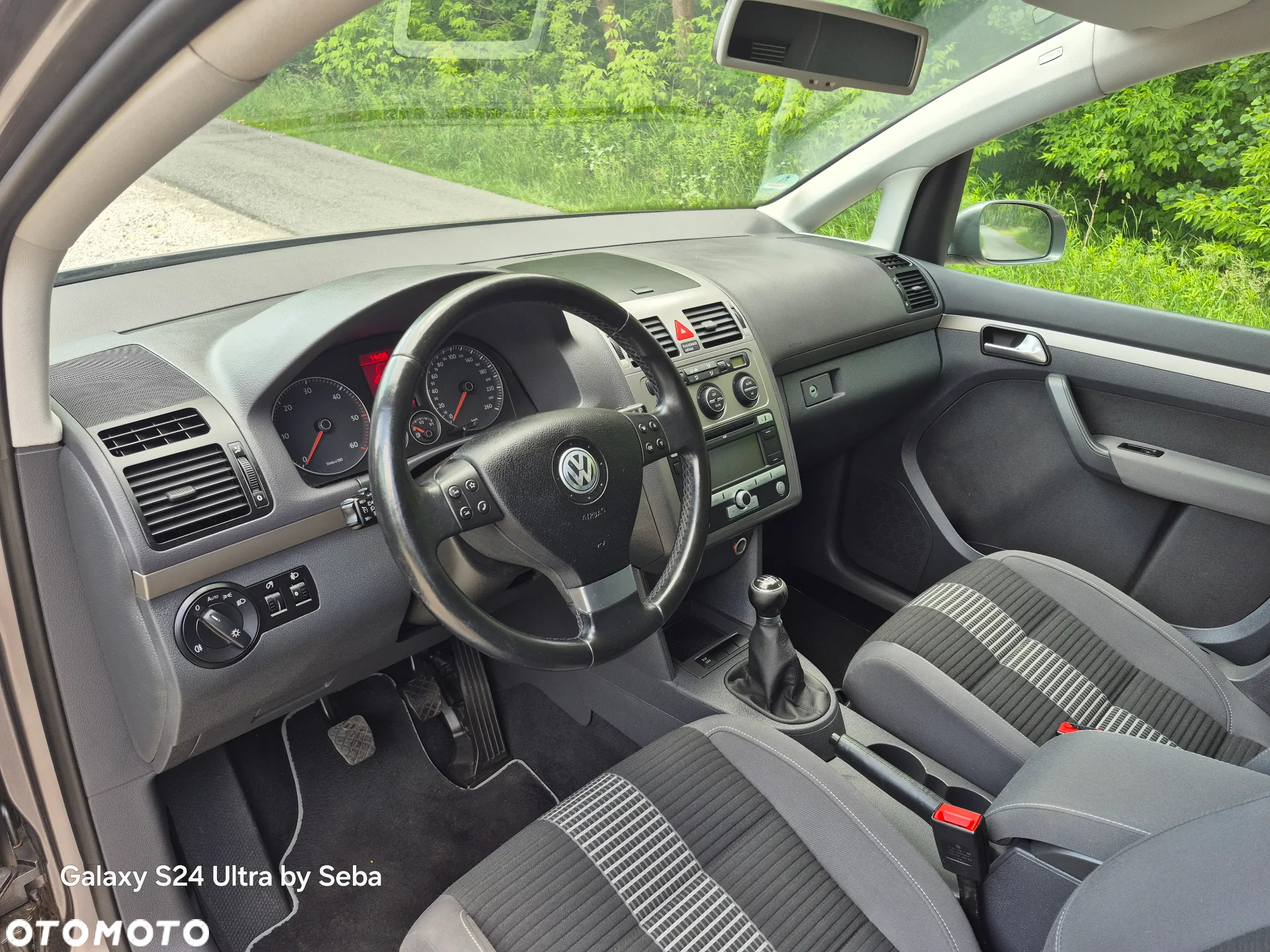 Volkswagen Touran 2.0 TDI Highline - 11