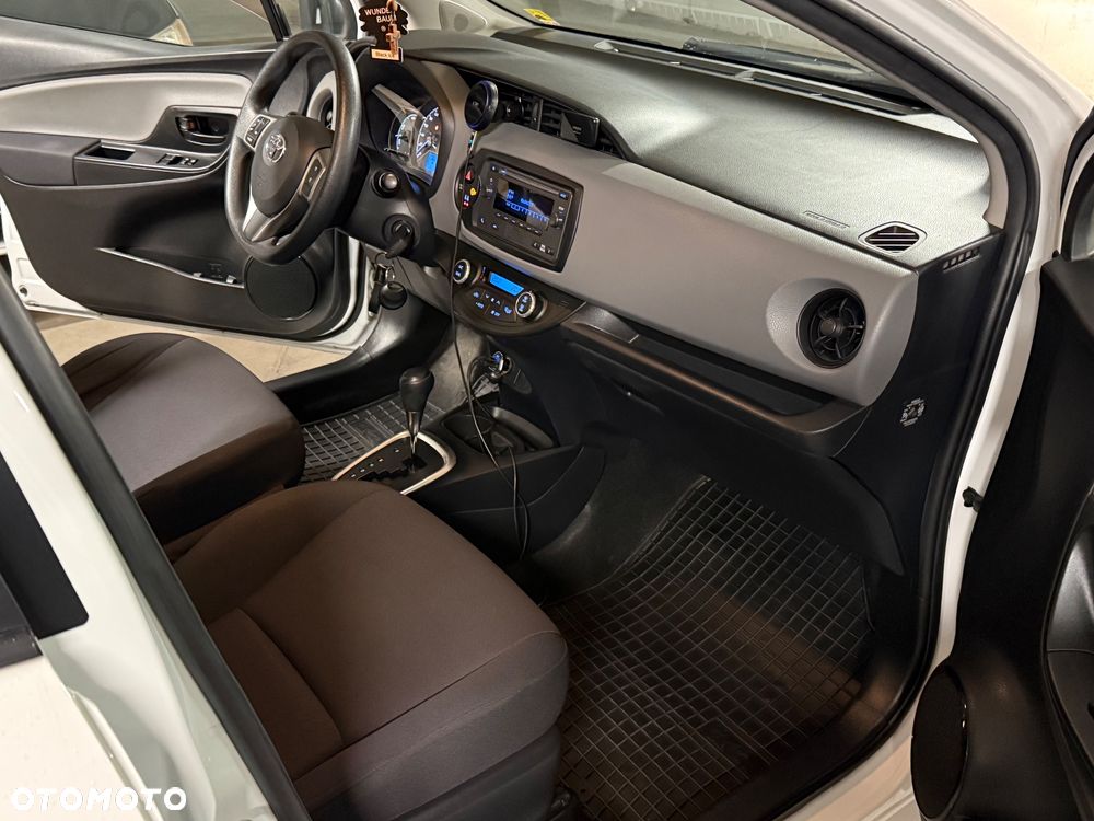 Toyota Yaris Hybrid 100 Dynamic - 11