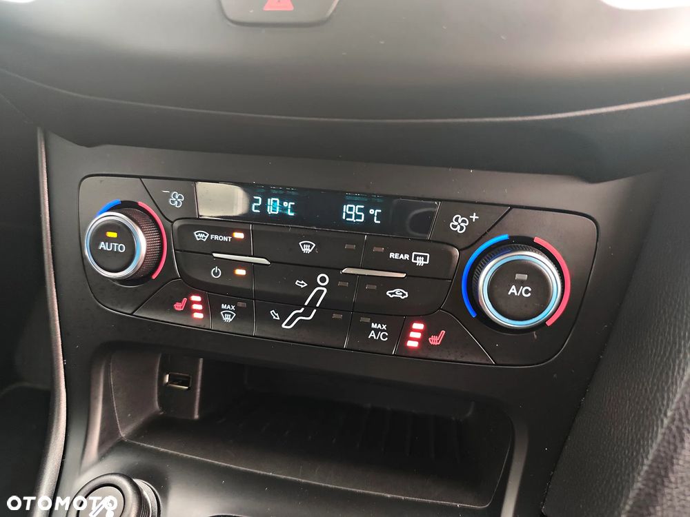 Ford Focus 1.0 EcoBoost Titanium - 28