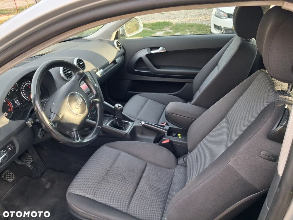 Audi A3 3-drzwiowe 1.6 Ambition - 8