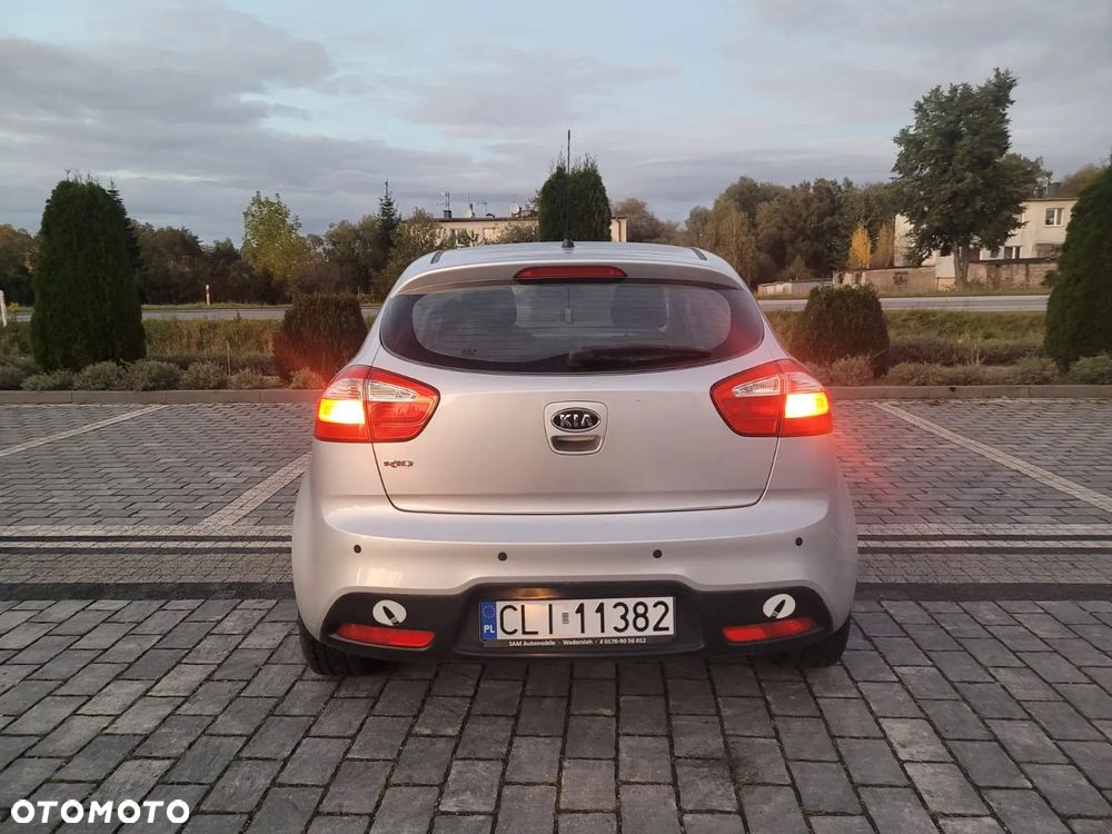 Kia Rio 1.2 Fifa World Cup Edition - 7