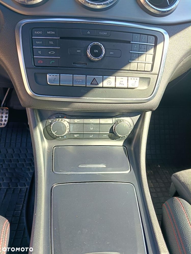 Mercedes-Benz CLA 200 7G-DCT AMG Line - 19