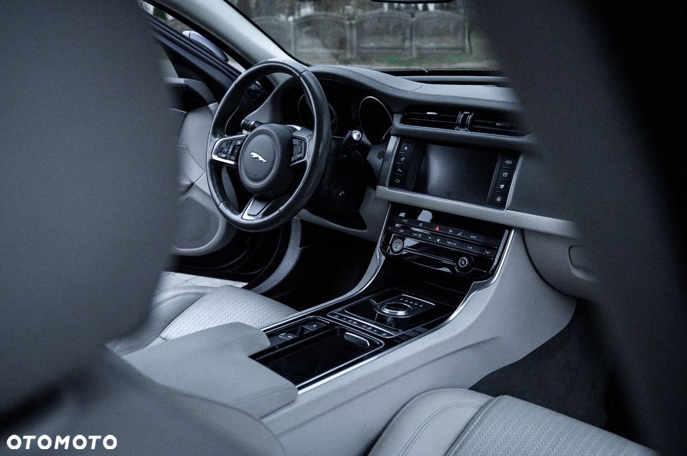 Jaguar XF 2.0 T AWD Prestige - 7