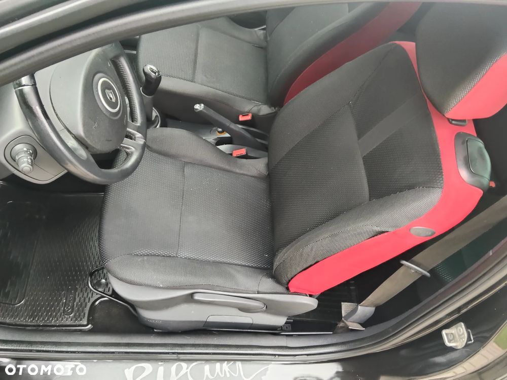 Renault Clio 1.2 16V 75 Experience - 18